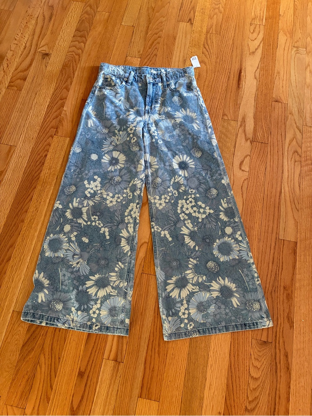 GAP Floral Wide-Leg Jeans in Light Blue and White